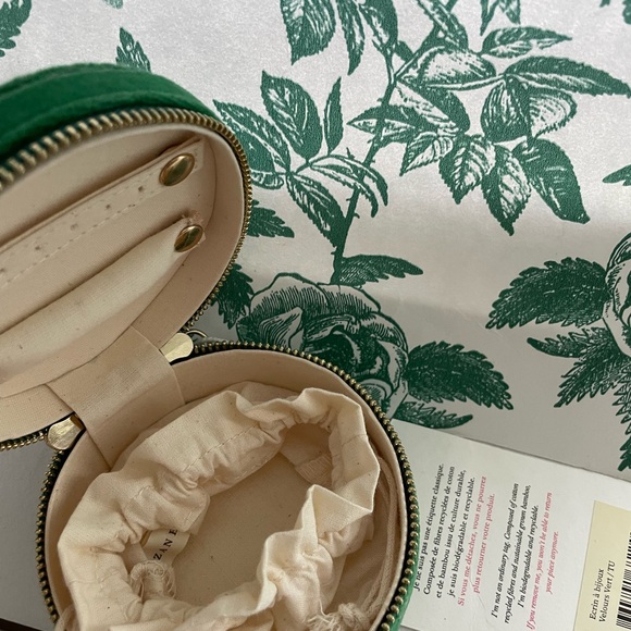 Sezane small jewelry box in green velvet - Picture 4 of 4